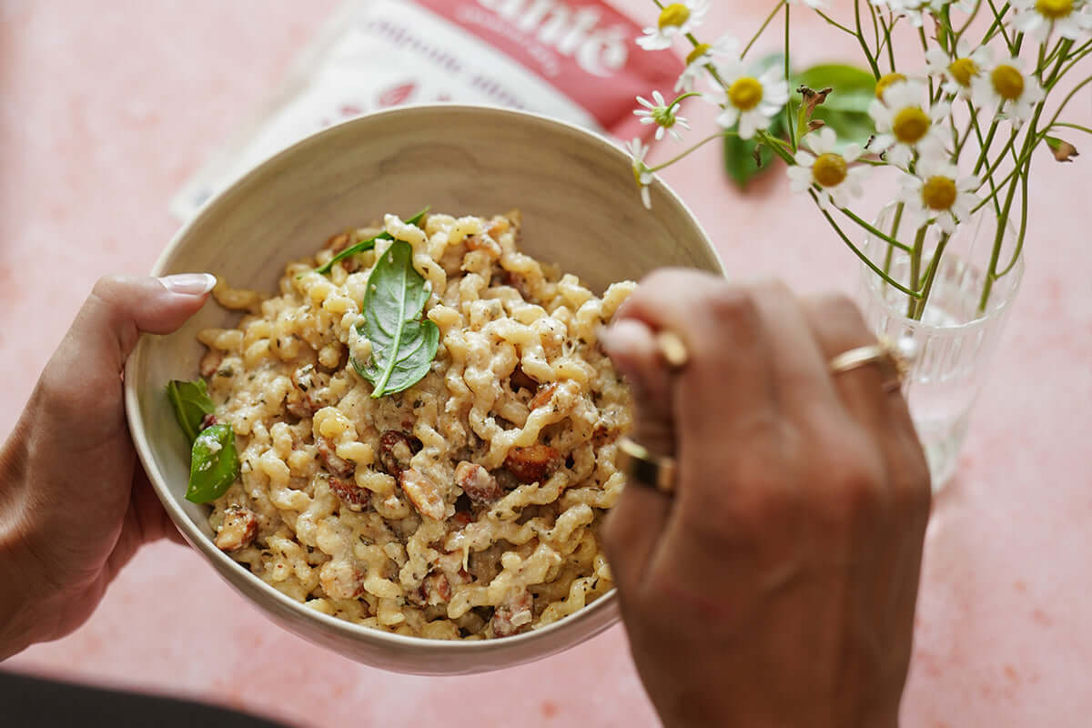Santé Nuts - Recipe - Creamy Lemon Garlic Pasta with Spicy Chipotle Almonds