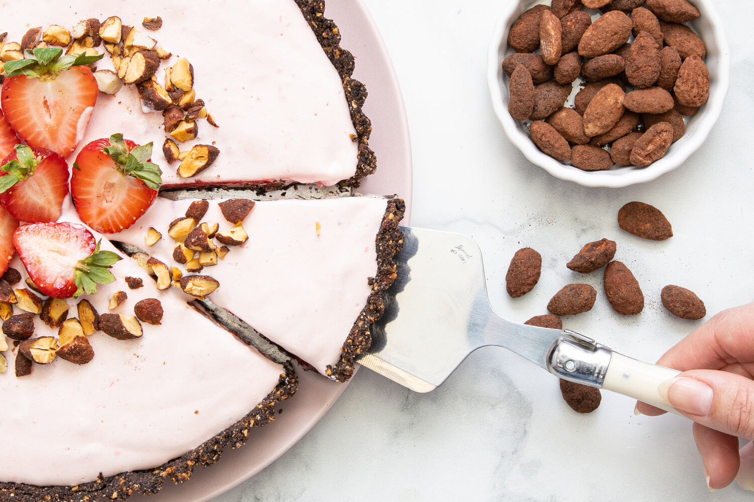 Santé Nuts - Strawberry Tart with Chocolate Almonds